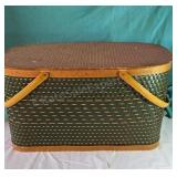 Vintage green woven picnic basket with insert