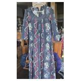 Vintage Hawaiian flower print dress. Size 8