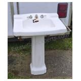 Pedestal sink. Steel and porcelain.