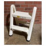 Rubbermaid Plastic Folding Step Stool