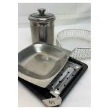 Kitchen items. Plate holder, steam racks and
