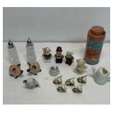 Vintage 2 salt and pepper shakers, misc small
