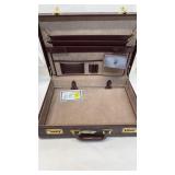Lockable briefcase