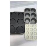 Cookie baking pans 5 pieces.