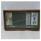 Magnavox connoisseur clock and am/fm/afc