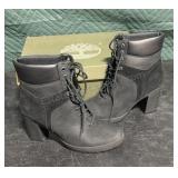 Womenï¿½s size 9 Timberlands
