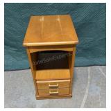 Basset Side Table W/Swivel Top 15.5x24x25.75