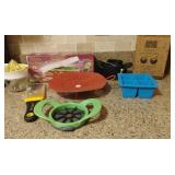 Pampered Chef Pineapple Wedger & Assorted Kitchen
