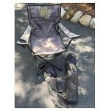 WF Pair of folding chairs