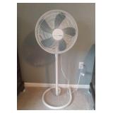 Holmes Oscillating Floor Fan 48x18