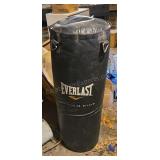 Everlast heavy bag. In good shape. No hanging