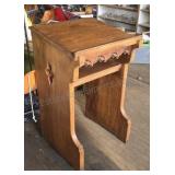 Oak lectern. 40x24x22.