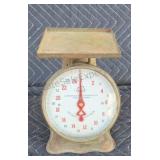 Vintage scale. No manufacturer. Needs TLC but,