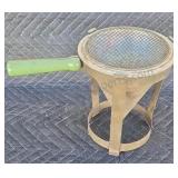 Fruit and vegetable strainer