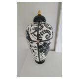 Urn/vase with top