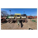 John Deere 7240 Max Emerge II no-till corn planter