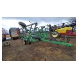 John Deere 980 field Cultivator
