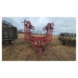 Case IH 4600 Vibra Shank field cultivator