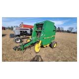 John Deere 335 round baler