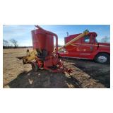 New Holland 351 feed grinder