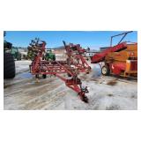 Case IH 4800 vibra shank field cultivator