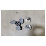 (2) anchors and a propellor