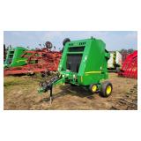 John Deere 450E round baler