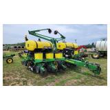 John Deere 1760 12 row planter