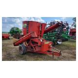 Gehl 100 feed grinder