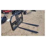 GIYI mini skidsteer quick attach pallet forks