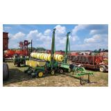 John Deere 7200 Max Emerge 2 12 row planter