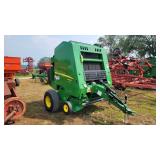 John Deere 450M round baler Silage