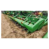 John Deere 608C 8 row corn head