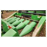 John Deere 643 corn head