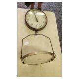 Chat Chatillon hanging scale