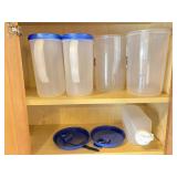 4pc Plastic 1 Gallon Pitchers With Lids, 2qt