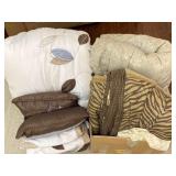 Queen, King Bed Linens, Comforters, Pillows