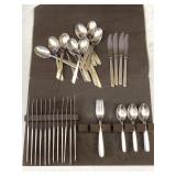 Stainless steel flatware set