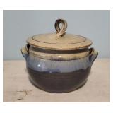 Stoneware crock with lid