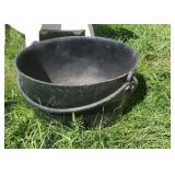 Cast iron pot, tripod legs