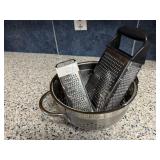 Stainless colander, graters (2)
