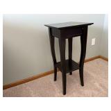 Black tiered side table