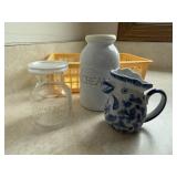 Creamer, jars (2)
