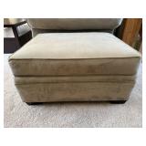Broyhill ottoman