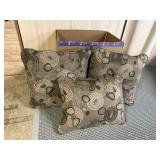 Throw pillows (3)