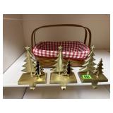 Stocking hangers (3), basket