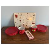Snoppy mat, red dishes, silverware