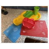 Munchkin plates, tumblers, silicon mats