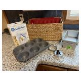 Baking basket, cookie press, muffin pan, loaf