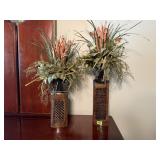 Matching floral arrangements (2)